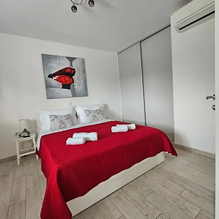 Filipetti Beachside דירה