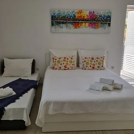 Filipetti Beachside דירה